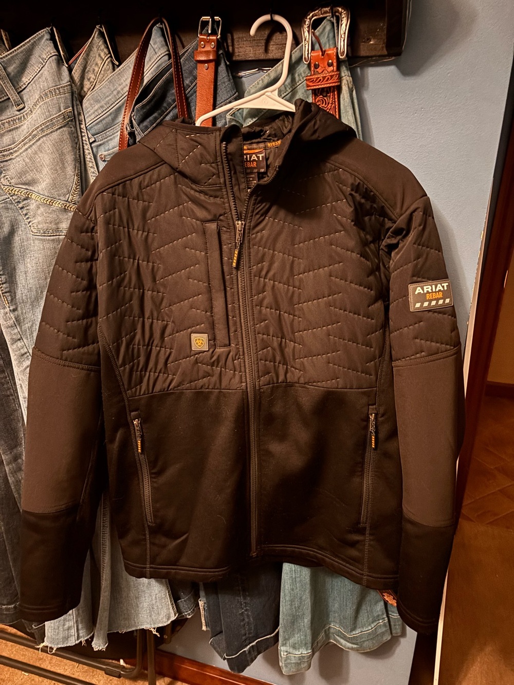 Ariat Men's Black Quilted Hooded Jacket size medium